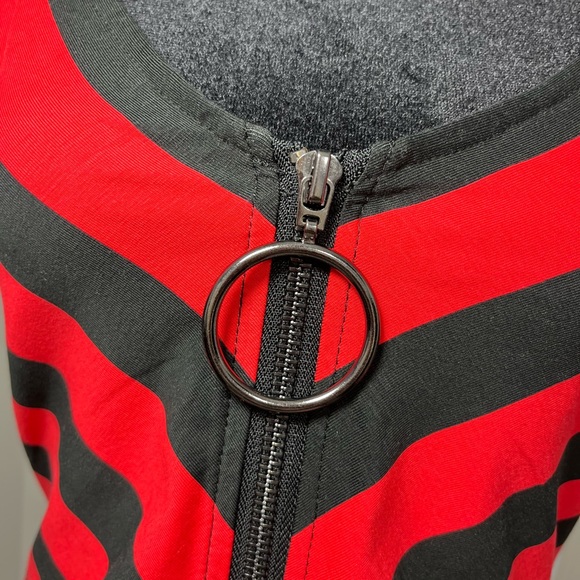 KILLSTAR x AVRIL LAVIGNE Setlist Zip Up Crop Top Tank Vest Striped Black Red L - Picture 9 of 16